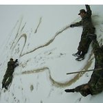 눈오는날 군인들이 하는<b>놀이</b>