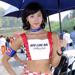 가수되는 레이싱걸.....오윤아...