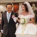 최정원, 짧은 미니스커트 <b>웨딩</b> 드레스