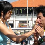 윤종신 <b>발리</b>에서 여친과 다정한 모습, 네티즌 카메라에 찰칵