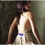 최강희 미공개 화보! 노출한 <b>등허리</b>, 폐쇄적인 느낌