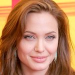 애니스턴 팬에게 졸리 봉변당했다