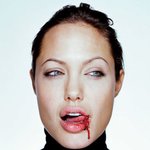 피흘리는 졸리! 여류 사진작가의 이색 스타 사진