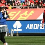 [이다해] 시축하는 이다해 아이~부끄러~ <b>심판</b>아저씨 표정이..