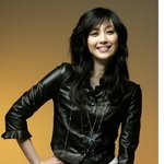 매력적인 <b>스모키</b>가 돋보이는 이나영 최근 화보