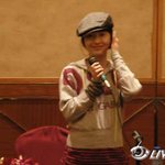 최근 중국에서 이정현, 명품티셔츠 입고