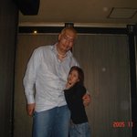 최홍만과 유채영의 다정한(?) 모습 ~나무와 <b>매미</b>??