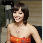 유진 사인회가서 <b>시원</b>한 어깨 노출~의상은 거의 레드카펫!!ㅋㅋ