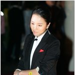 부산영화제 <b>양복</b> 입고 참석한 윤진서, 못알아볼뻔..