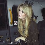 <b>미샤</b> 버튼의 아찔한 의상