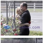 <b>린지</b> 로한, 아빠와 포옹하니 착한 딸 같아