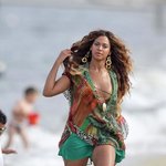 <b>해변</b>에서 데이트 중인 비욘세와 제이지 커플