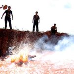 中, 불이 나는 연못