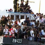 중국의 <b>유람선</b>.. 안 가라앉는게 신기해.