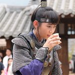 카리스마 넘치는 채<b>시라</b>, 그래도 세월은 못 속이겠네~