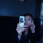 핸드폰셀카 자기 얼굴에 <b>심취</b>한 예지원 직찍!!ㅋ