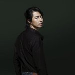리바이스 화보 <b>촬영</b> 다리가 넘 길어서 늘려야 했던 완소 조인성