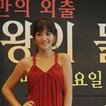 시뻘건드레스 입은 김시향! 근데 다리에 <b>상처</b> &amp;#50788;케 많아?