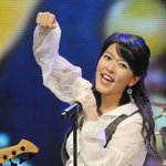 록커로 변신한 이윤아 아나, 어색해서 <b>손발</b>이 오그라듬