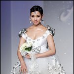 앙드레김 패션쇼에서 완전 글래머<b>러스</b>한 몸매 이유리!~