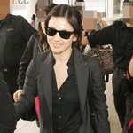송혜교, <b>홍콩</b>공항 직찍! 빛나는 무결점피부!!