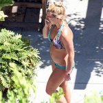 비키니 차림의 브리트니 스피어스, 배가 <b>불룩</b>!