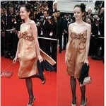 할리우드 미녀 스타,‘깜찍 똥머리’ <b>차림</b> 등장 화제