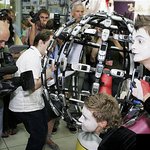 휴대폰으로 만든 세계 지구본