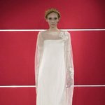 웨딩 드레스 입은 <b>창백</b>한 얼굴의 신부들