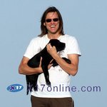 사이 머리 많이 기른 "짐 <b>캐리</b>" 말리부 해변에서 강아지들과~