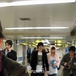 김지우와 손호영, <b>다정</b>하게 손잡고~
