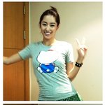 활짝 웃으며 <b>브이</b>하는 전혜빈! 코가 돋보여~