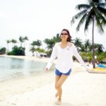 <b>쩐의</b>전쟁 이영은, 해변에서 각선미 돋보이는 핫팬츠 입고 직찍