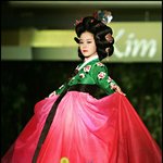 2007년 미스코리아진 이지선씨 한복 패션쇼에서 <b>황진</b>이 느낌?