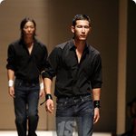 ▶◀ 런웨이에서의 故 <b>이언</b>, 모델로 활동하던 작년모습