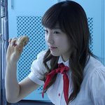 치킨 <b>cf</b> 촬영 현장, 격하게 뜯는 윤아와 태연