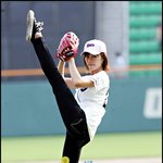 <b>서현진</b> 아나 시구 운동 좀 했구나