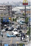 오사카 도로 한가운데 추락한 경<b>비행</b>기; 무슨 일이야..
