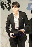 45회 영화의 날 시상식에서 상받은 조인성