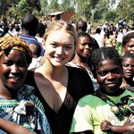 아프리카로 봉사활동간 젬마 <b>워드</b>