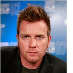 나름 펑크헤어스타일을 하고 있는 <b>이완</b> 맥그리거