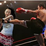 방끗 웃으며 <b>하이</b>킥 막는 '만두소희'