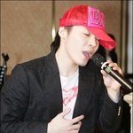 양동근 결혼식에서 축가 부르는 <b>휘성</b>