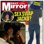 트랜스 마이클 잭슨? 하이힐 신고 여장하고 휴양지에 나타나