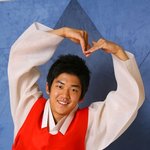 <b>추석</b>맞이 누나들에게 하트날려주는 용대♡ 사랑스러워