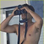 육덕 아저씨로 변해버린 디카프리오, 올챙이배가 <b>볼록</b>~