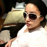 전혜빈~선글라스 샀나봐요!?<b>tv</b>보면서도 선글라스를!