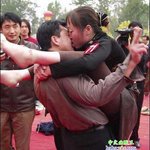중국 키스 대회에서의 다양한 <b>포즈</b>