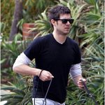 애덤 <b>브로디</b>, 개 산책이 너무 힘들어보여ㅠ