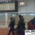 비, 대만 공항에 <b>도착</b>했네~ 역시 월드스타!!